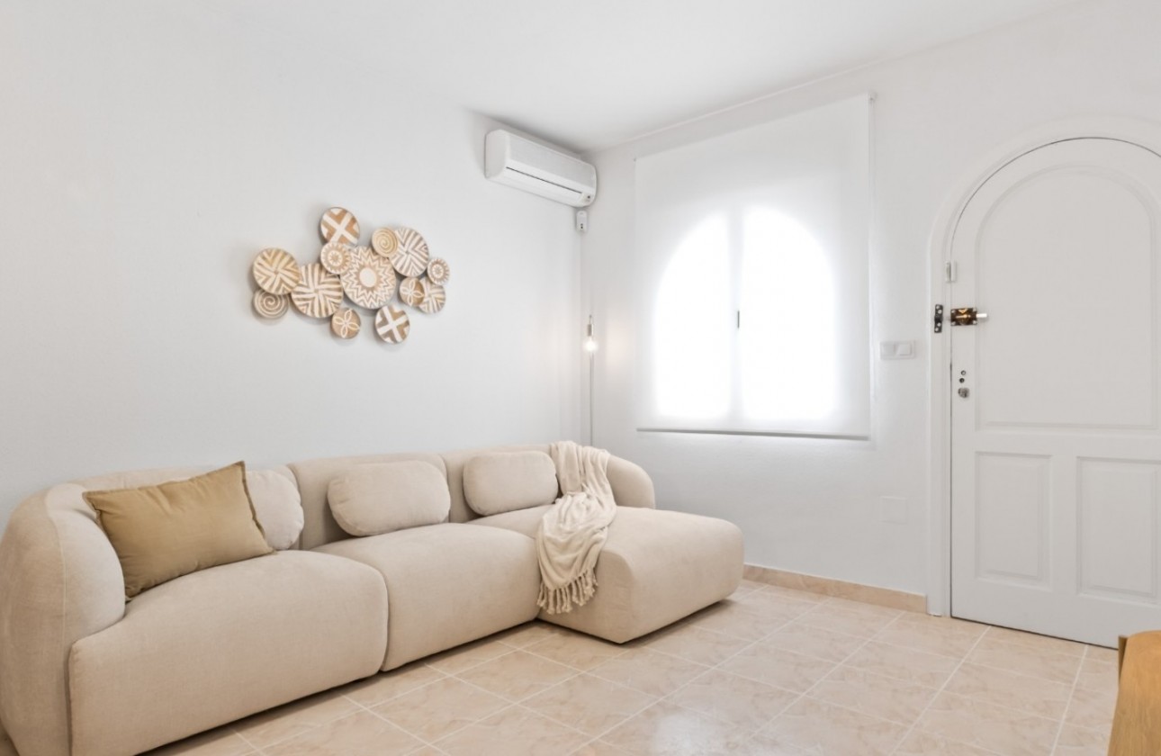 Resale - Villa - Orihuela Costa - La Florida
