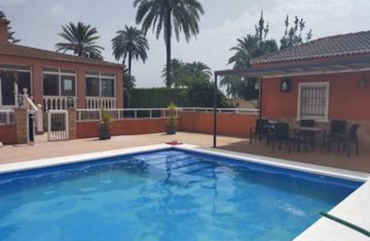 Resale - Villa - Elche