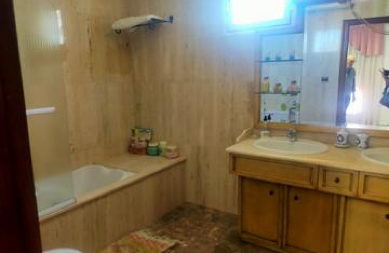 Resale - Villa - Elche