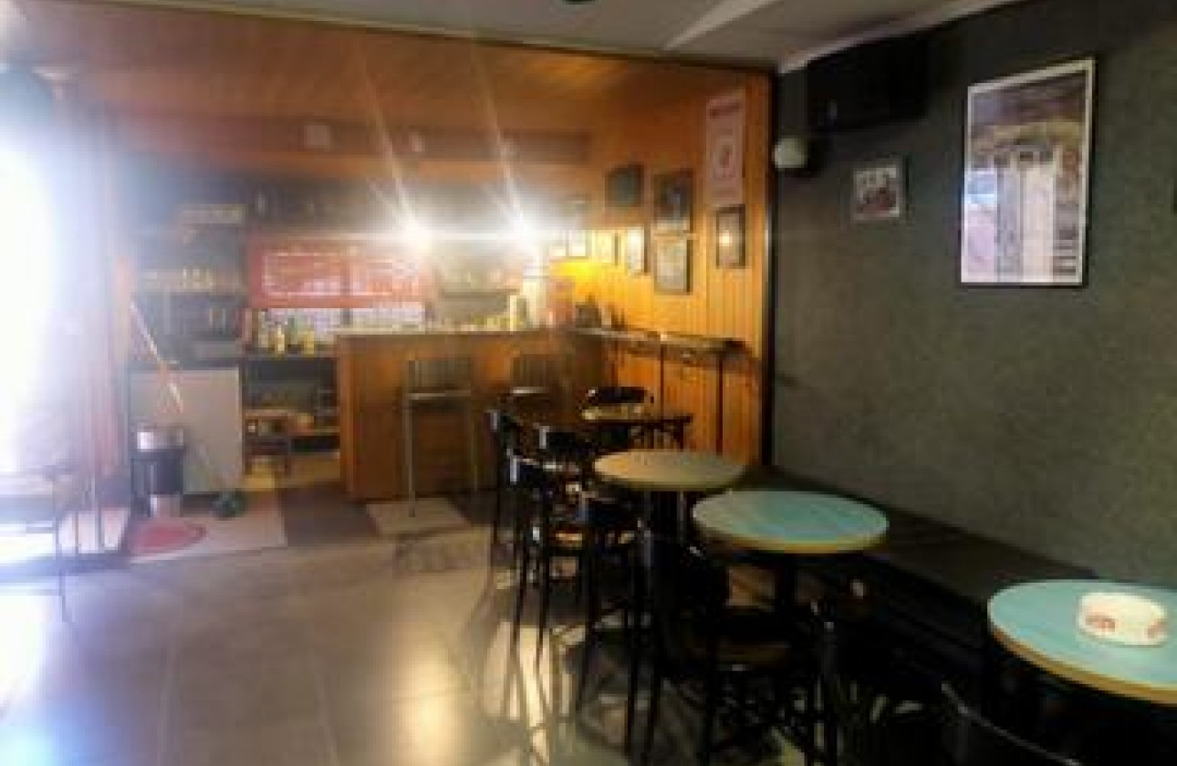 Resale - Villa - Elche