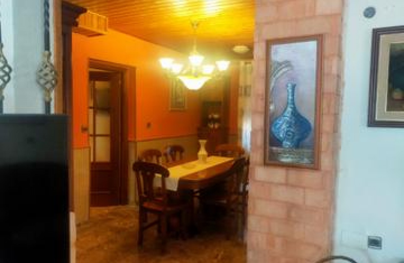 Resale - Villa - Elche