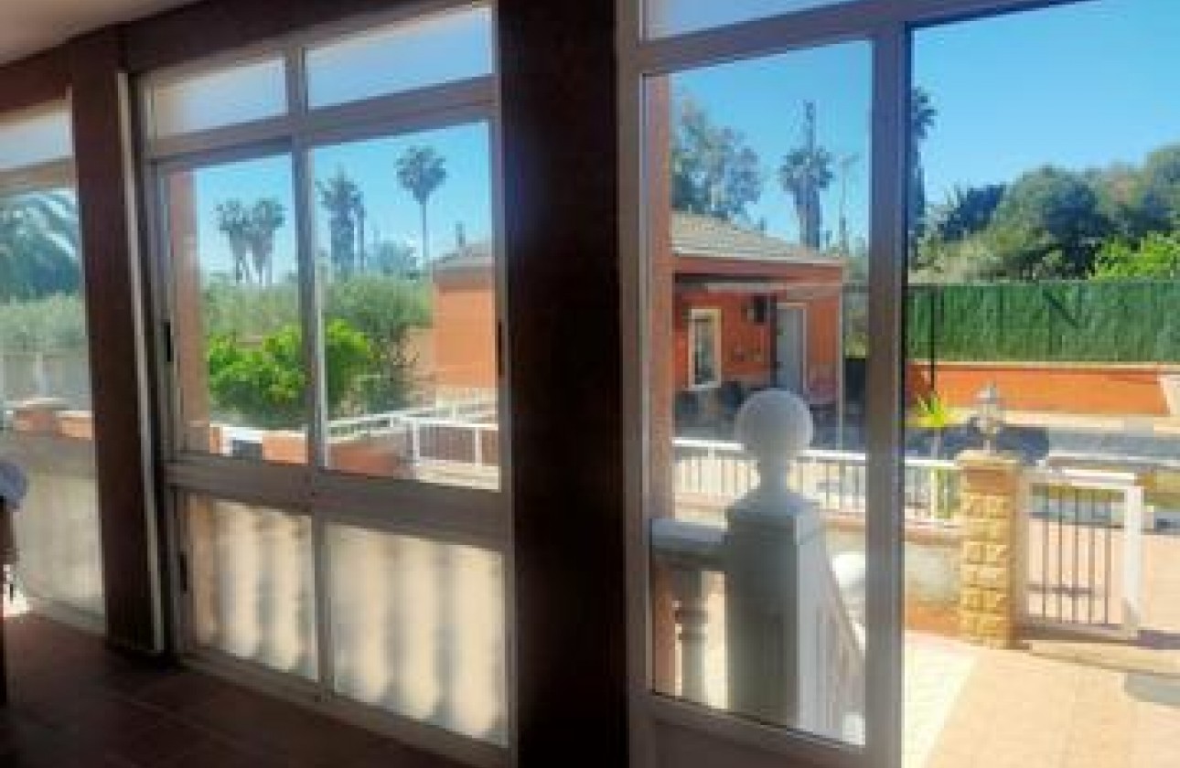 Resale - Villa - Elche