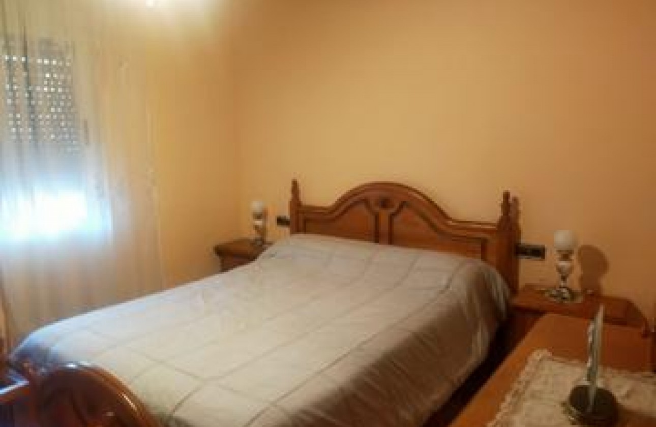 Resale - Villa - Elche