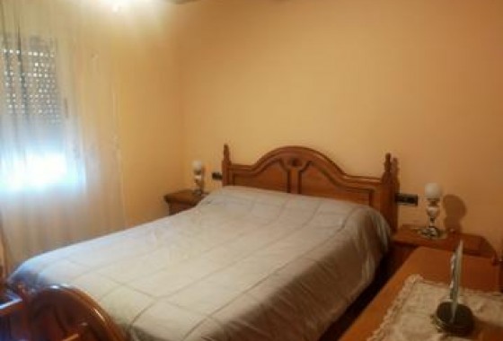 Resale - Villa - Elche