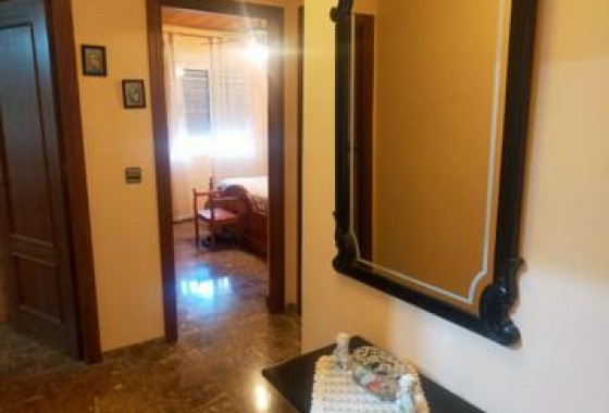 Resale - Villa - Elche