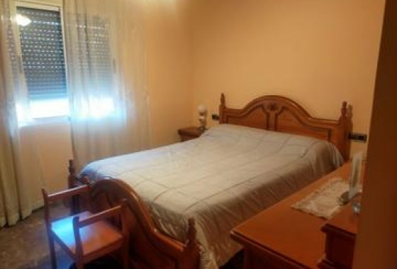 Resale - Villa - Elche