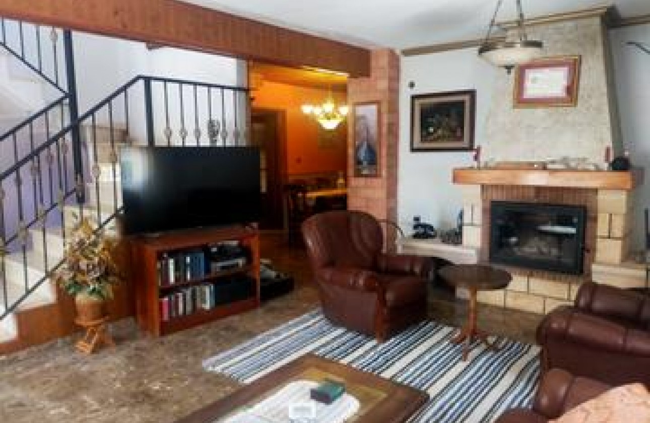 Resale - Villa - Elche