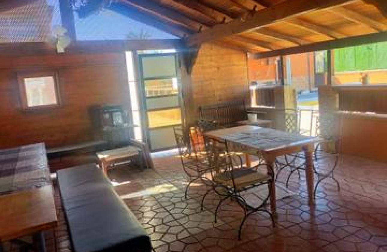 Resale - Villa - Elche