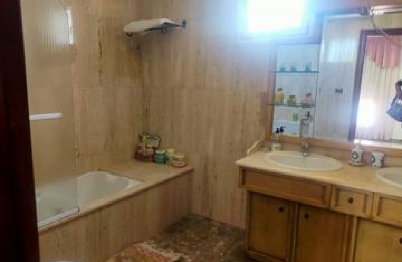 Resale - Villa - Elche