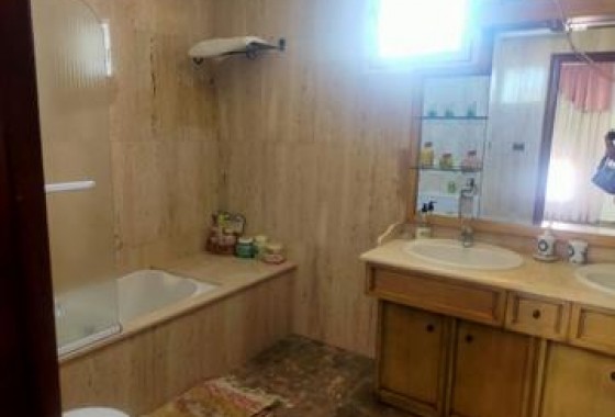 Resale - Villa - Elche