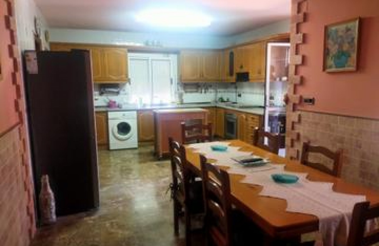 Resale - Villa - Elche