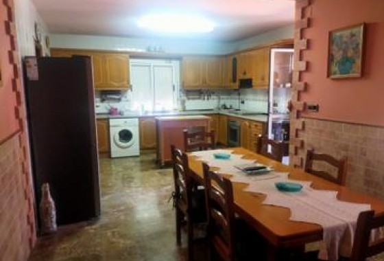 Resale - Villa - Elche