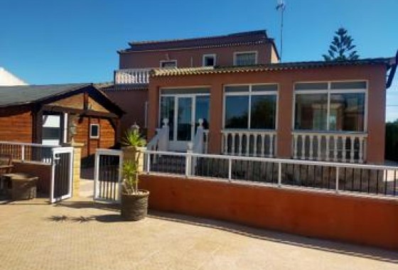 Resale - Villa - Elche