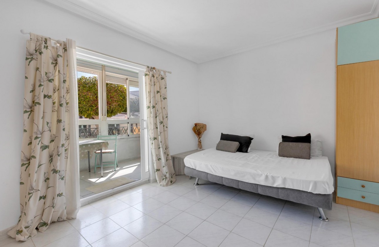 Resale - Apartment / flat - Torrevieja - La Mata