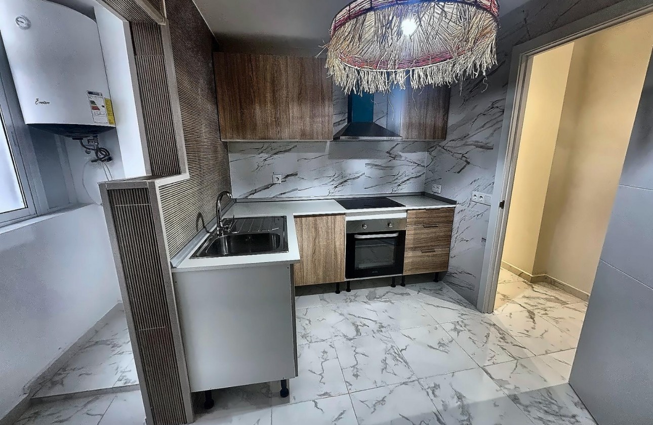 Resale - Apartment / flat - Torrevieja - Muelle Pesquero