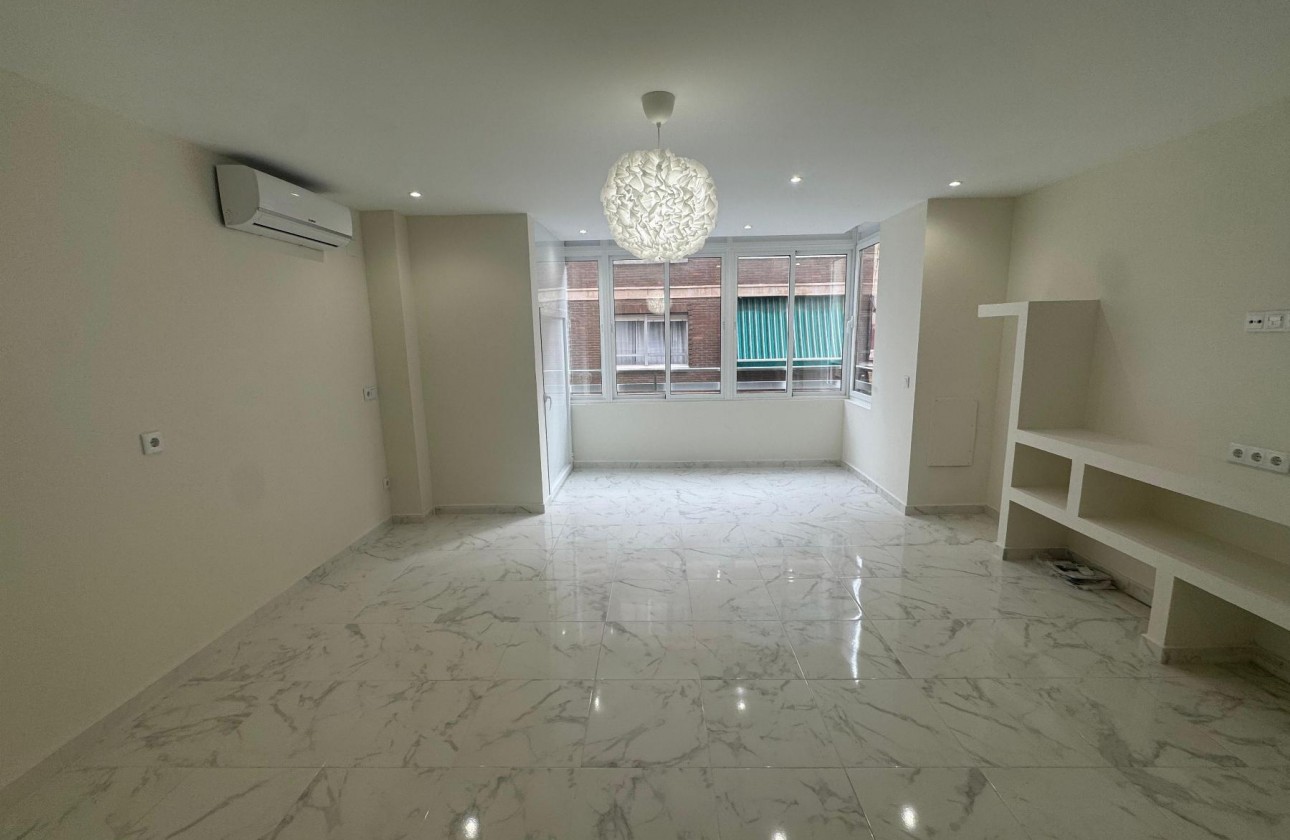 Resale - Apartment / flat - Torrevieja - Muelle Pesquero