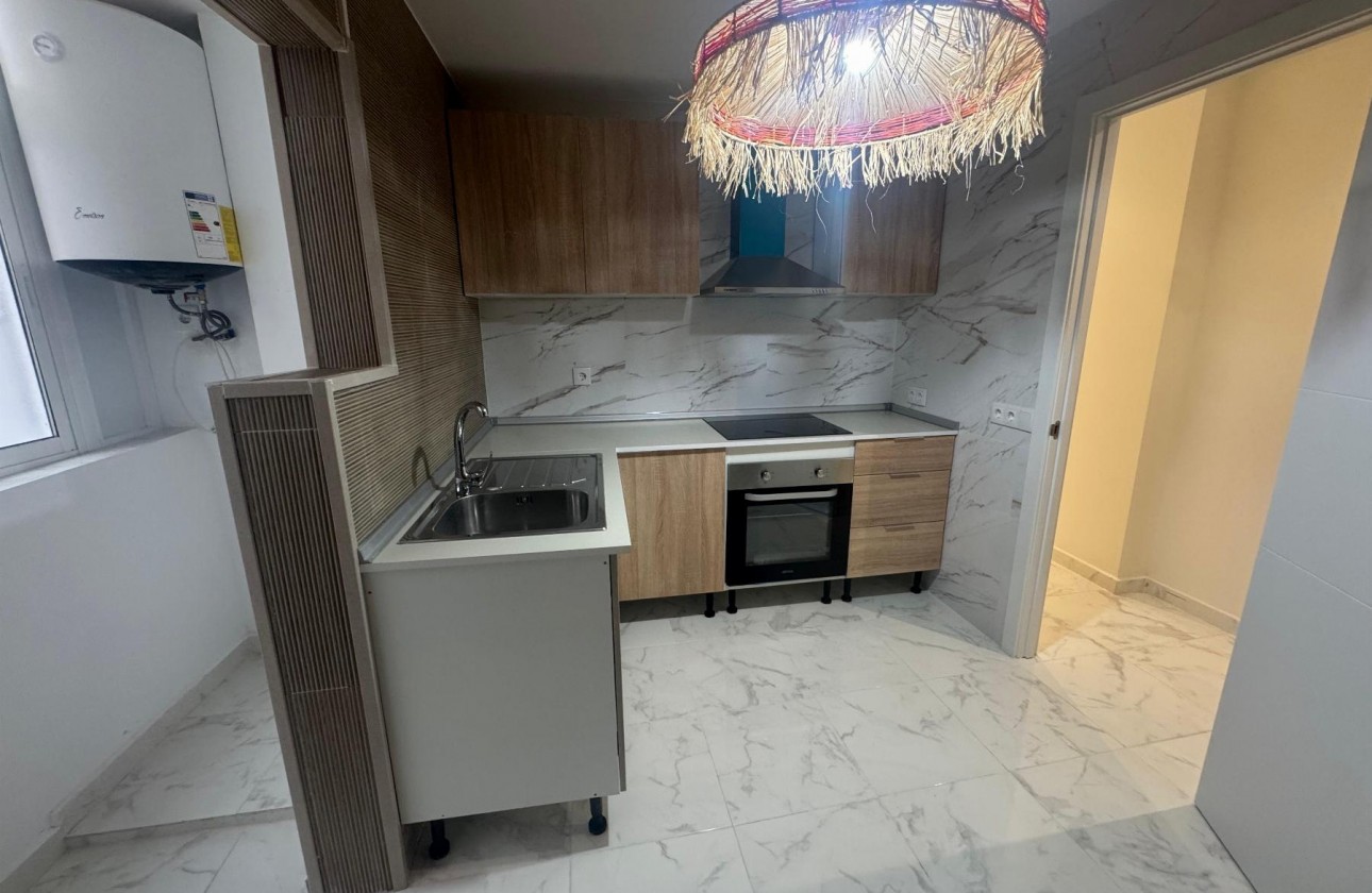 Resale - Apartment / flat - Torrevieja - Muelle Pesquero