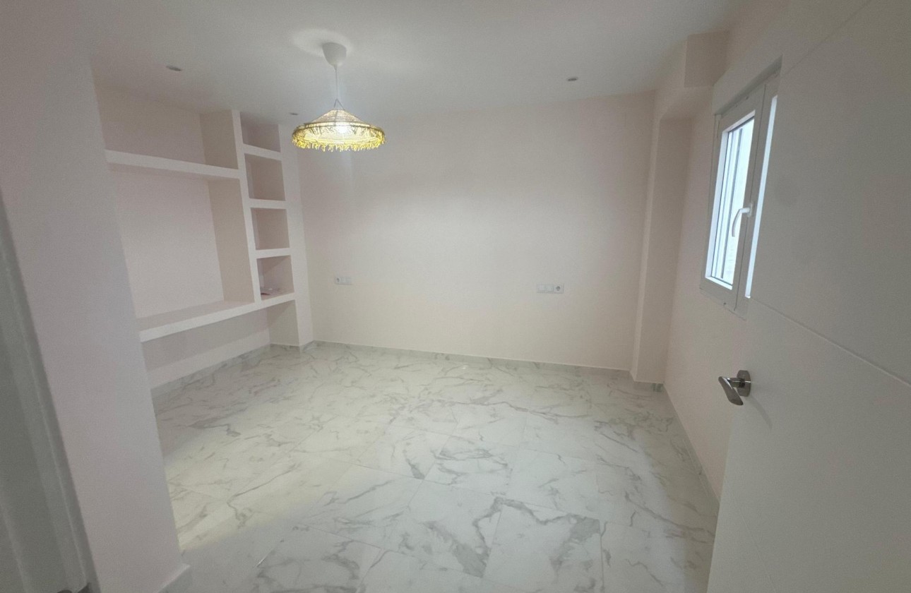 Resale - Apartment / flat - Torrevieja - Muelle Pesquero