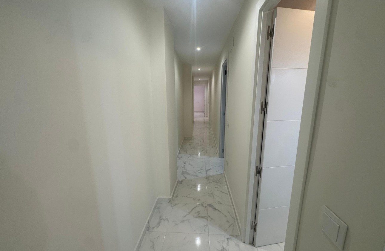 Resale - Apartment / flat - Torrevieja - Muelle Pesquero