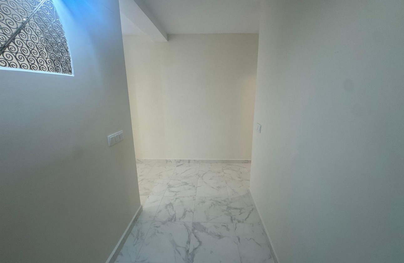 Resale - Apartment / flat - Torrevieja - Muelle Pesquero