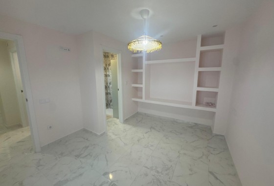Resale - Apartment / flat - Torrevieja - Muelle Pesquero