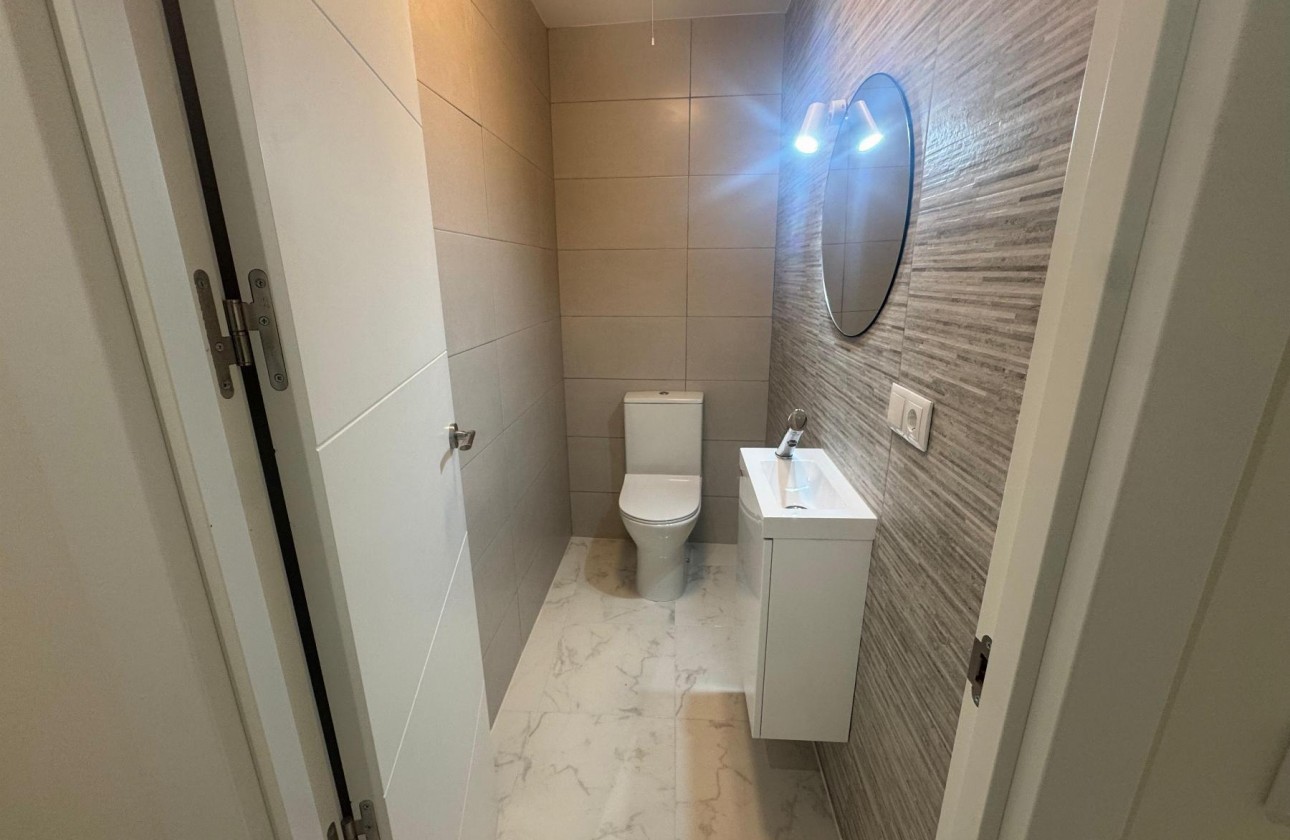 Resale - Apartment / flat - Torrevieja - Muelle Pesquero