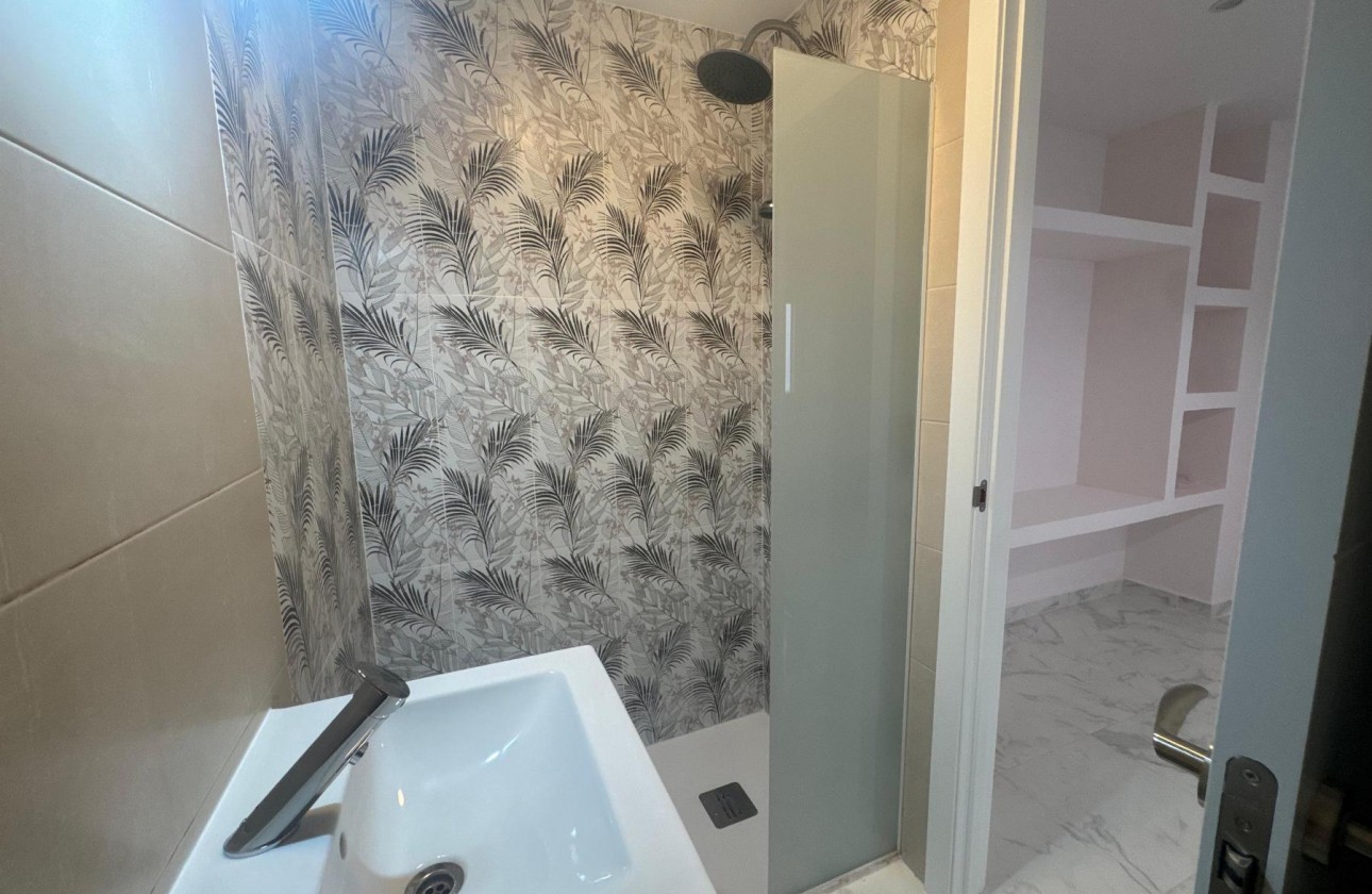 Resale - Apartment / flat - Torrevieja - Muelle Pesquero