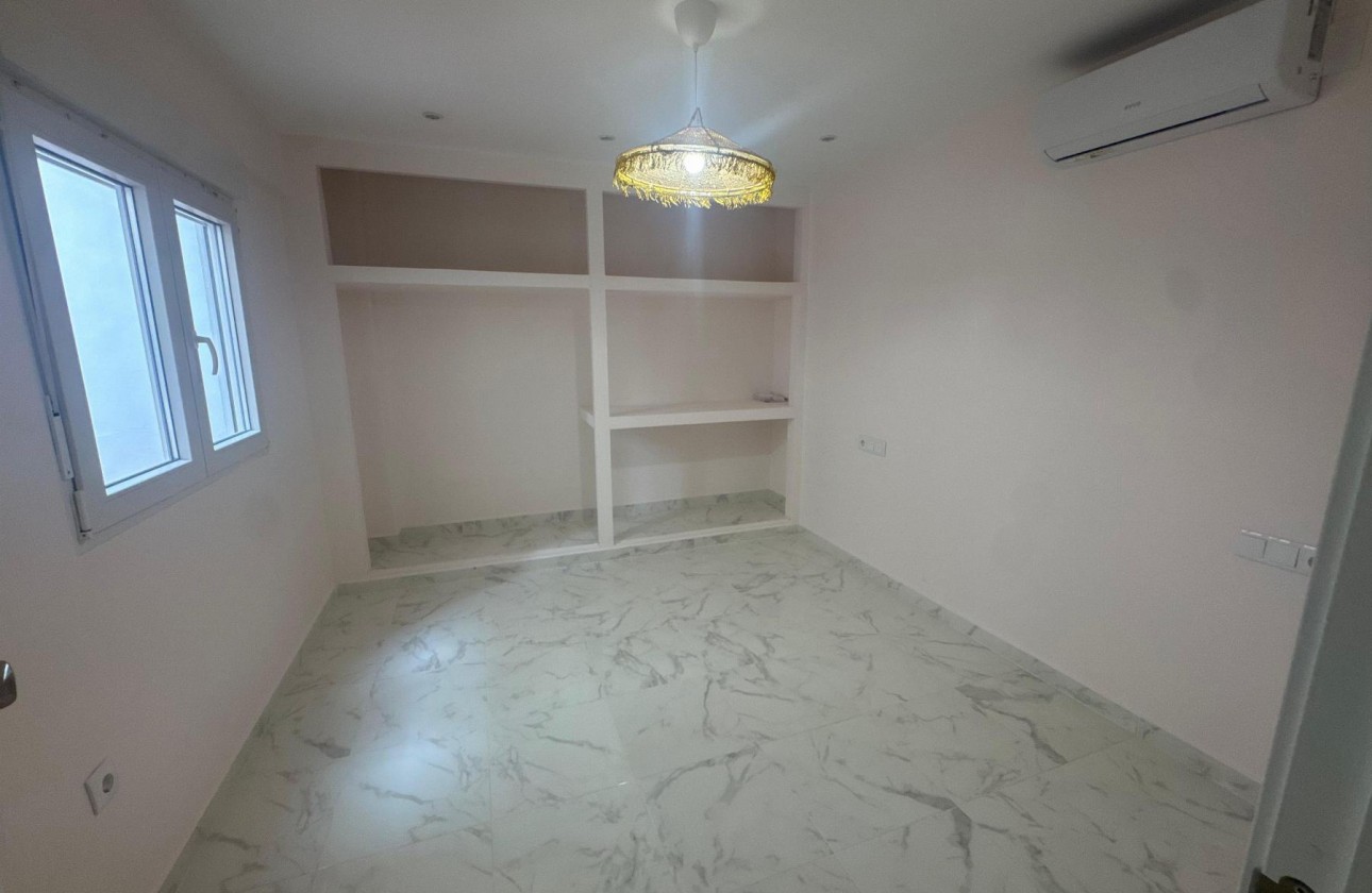 Resale - Apartment / flat - Torrevieja - Muelle Pesquero