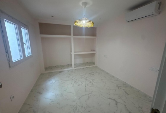 Resale - Apartment / flat - Torrevieja - Muelle Pesquero