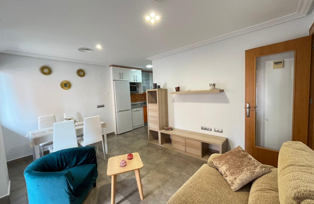 Resale - Apartment / flat - Torrevieja - La Mata pueblo