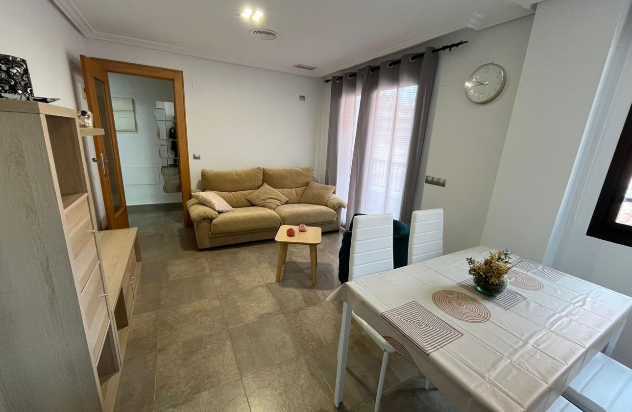 Resale - Apartment / flat - Torrevieja - La Mata pueblo