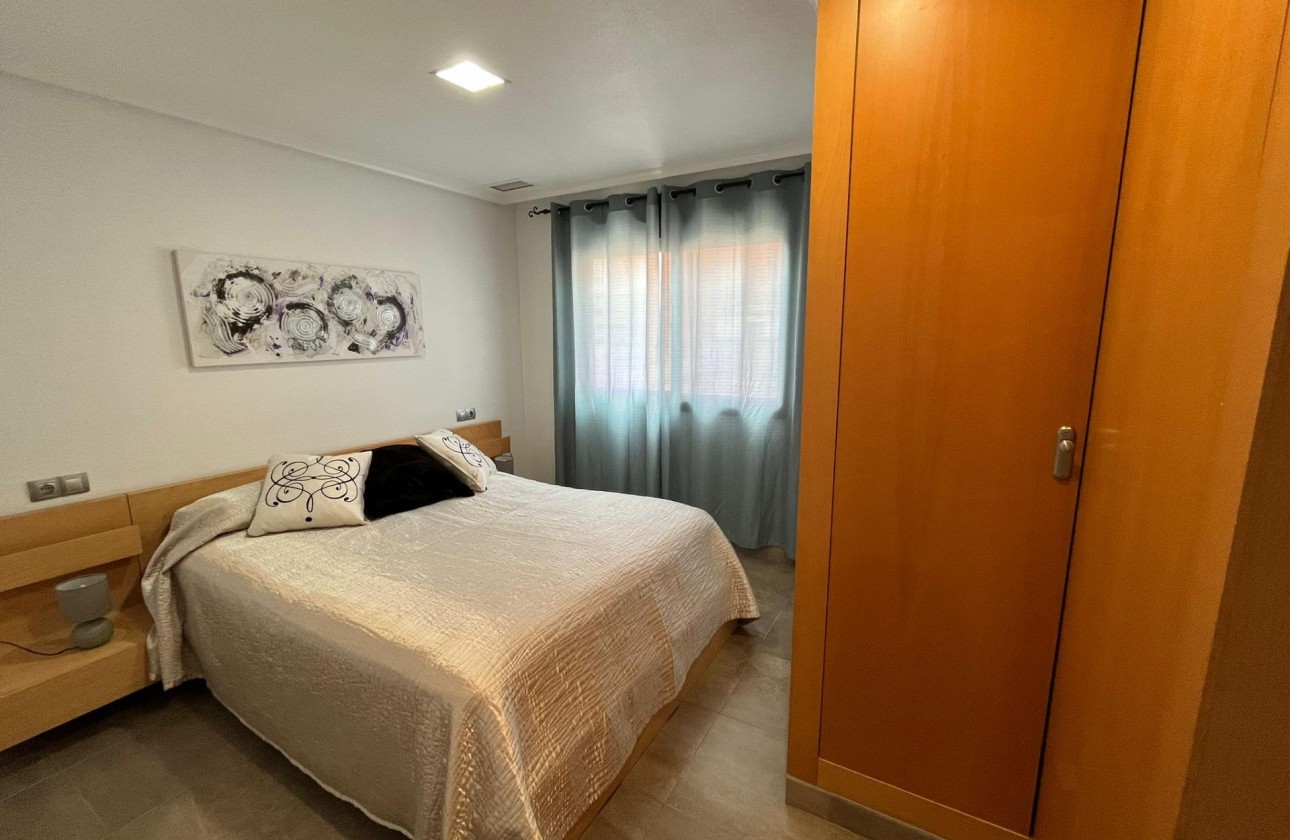 Resale - Apartment / flat - Torrevieja - La Mata pueblo