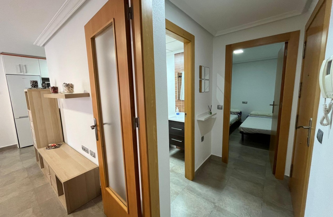 Resale - Apartment / flat - Torrevieja - La Mata pueblo