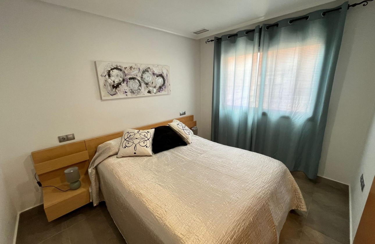 Resale - Apartment / flat - Torrevieja - La Mata pueblo