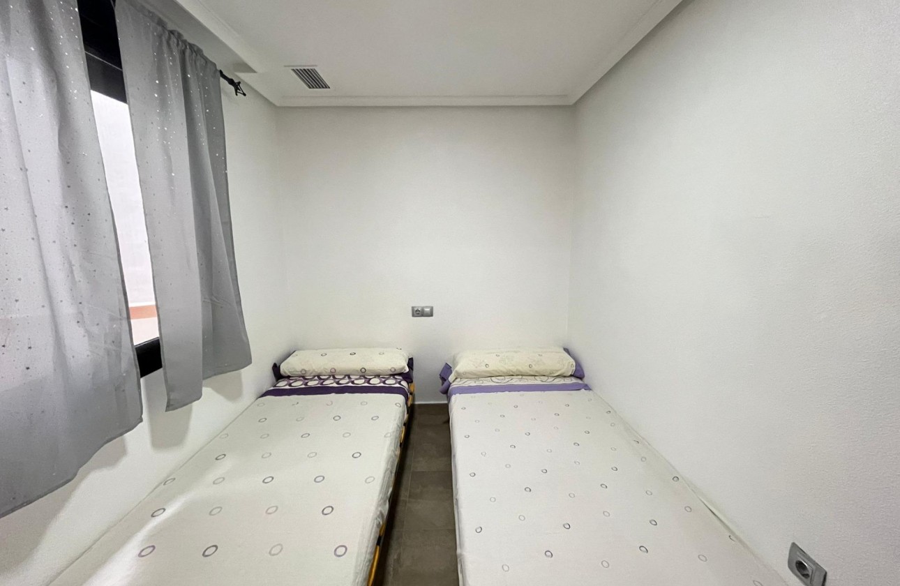 Resale - Apartment / flat - Torrevieja - La Mata pueblo