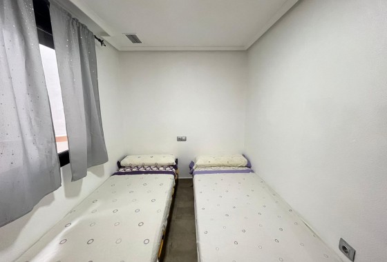 Resale - Apartment / flat - Torrevieja - La Mata pueblo