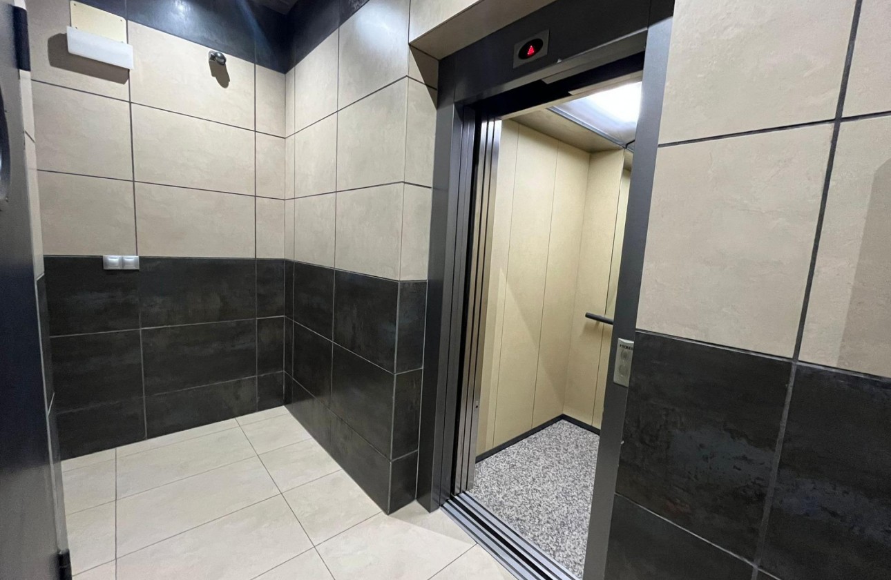 Resale - Apartment / flat - Torrevieja - La Mata pueblo