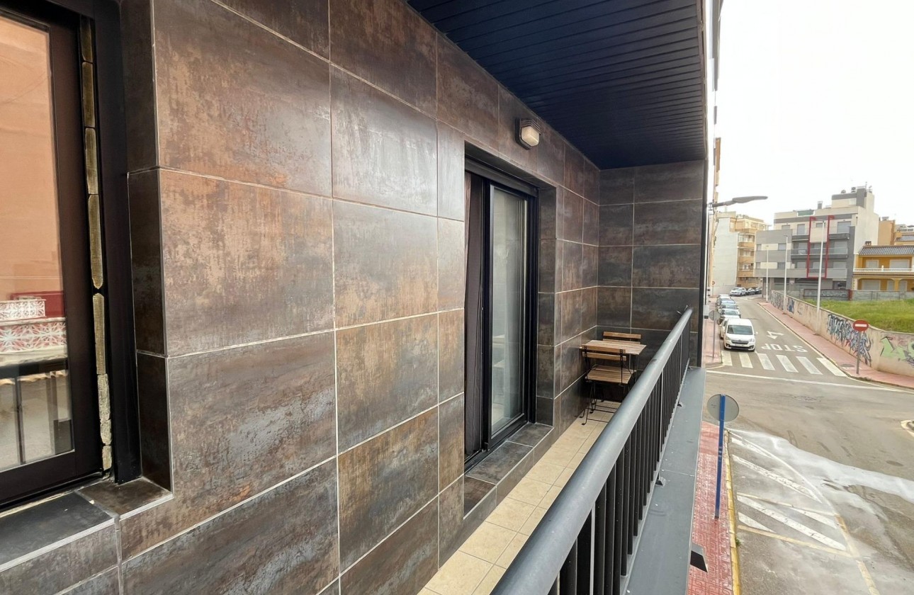 Resale - Apartment / flat - Torrevieja - La Mata pueblo