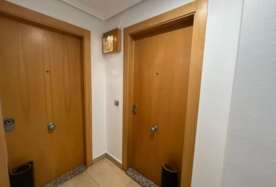 Resale - Apartment / flat - Torrevieja - La Mata pueblo