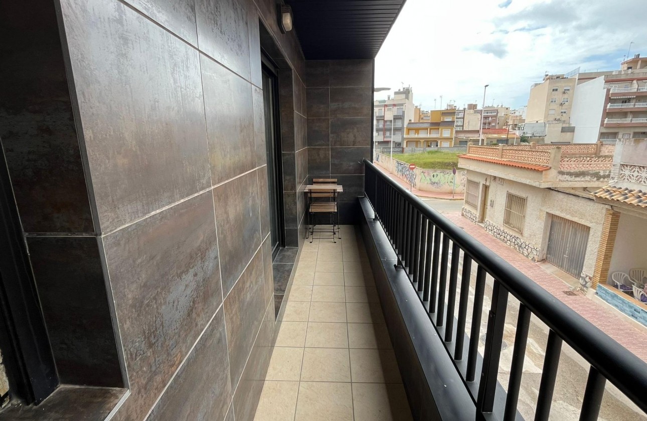 Resale - Apartment / flat - Torrevieja - La Mata pueblo