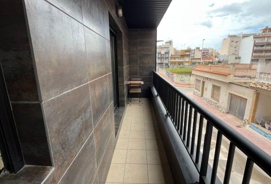 Resale - Apartment / flat - Torrevieja - La Mata pueblo