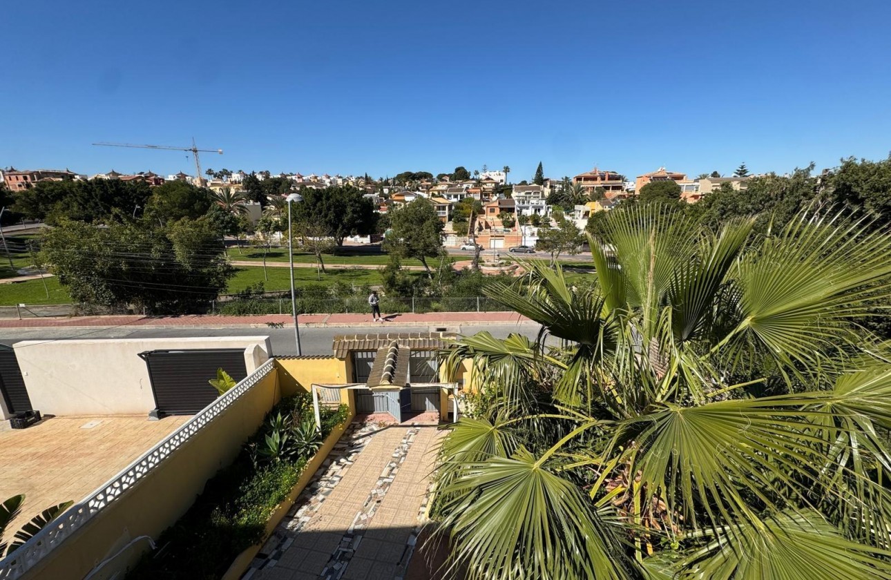 Revente - Villa - Torrevieja - Los balcones