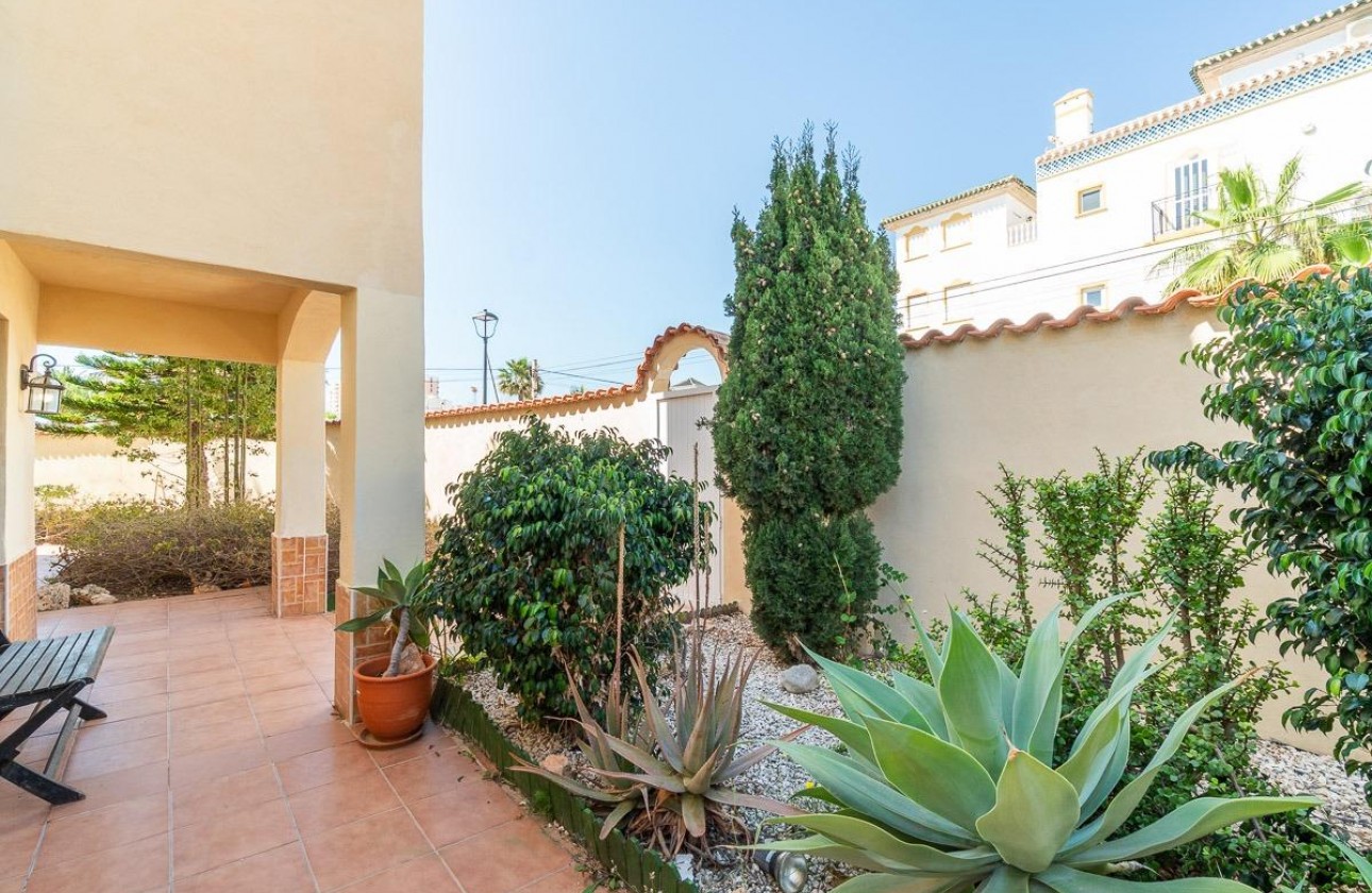 Resale - Villa - Torrevieja - Cala de cabo cervera