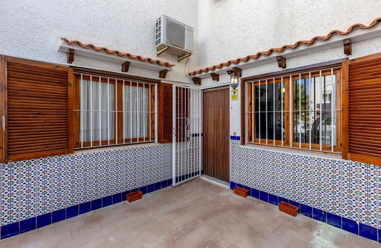 Resale - Villa - Torrevieja - Calas blanca