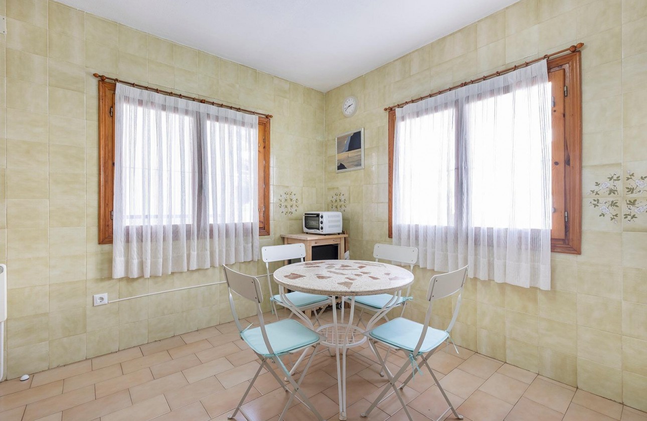 Resale - Villa - Torrevieja - Calas blanca