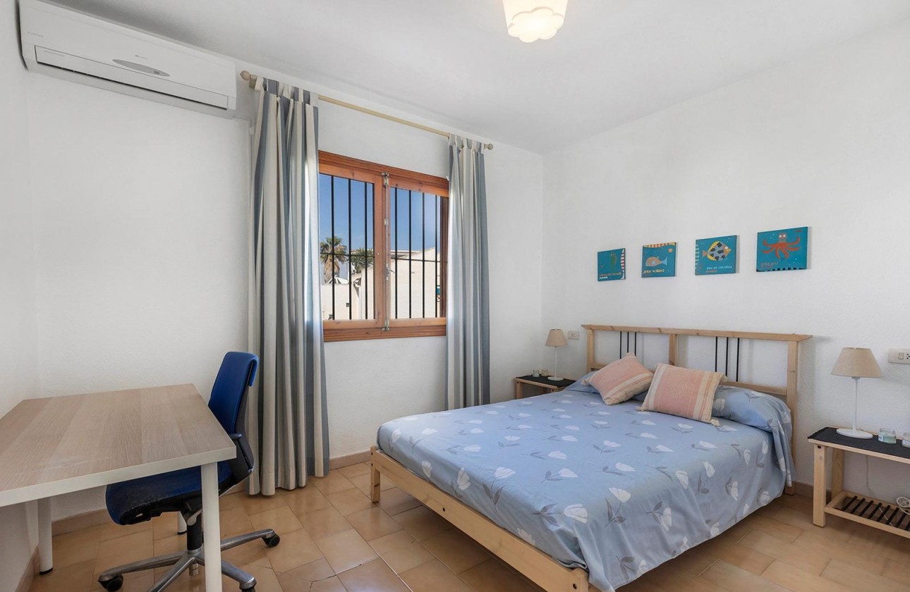 Resale - Villa - Torrevieja - Calas blanca