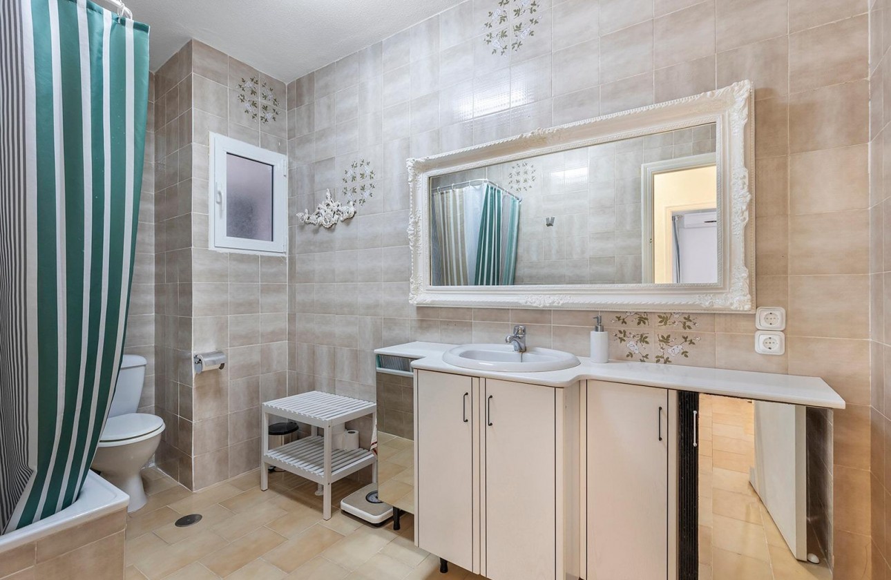 Resale - Villa - Torrevieja - Calas blanca