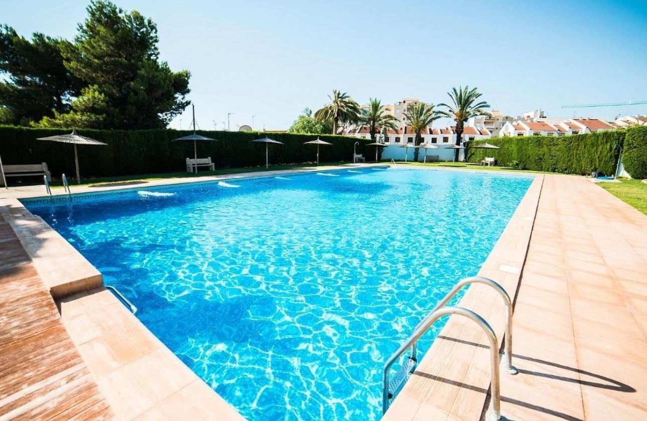 Resale - Villa - Torrevieja - Calas blanca