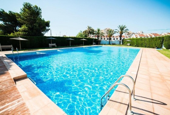 Resale - Villa - Torrevieja - Calas blanca