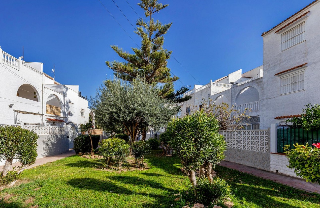 Resale - Villa - Torrevieja - Calas blanca